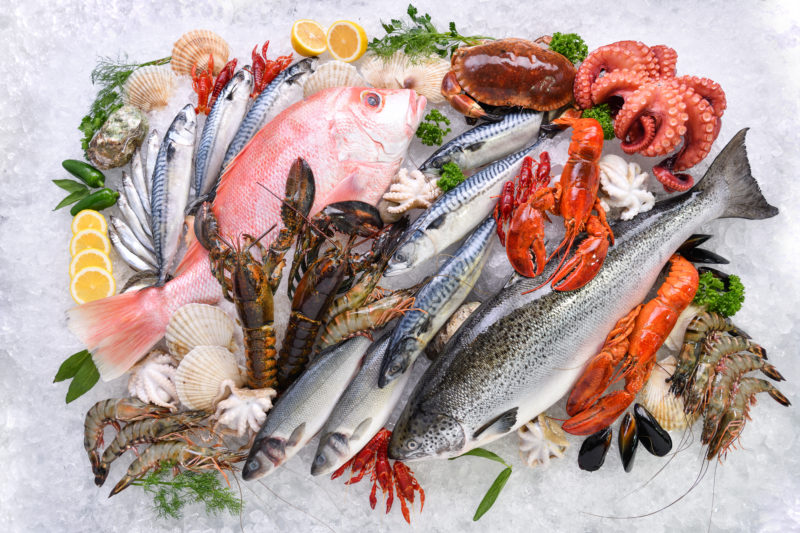 A variety of seafood sits on ice.